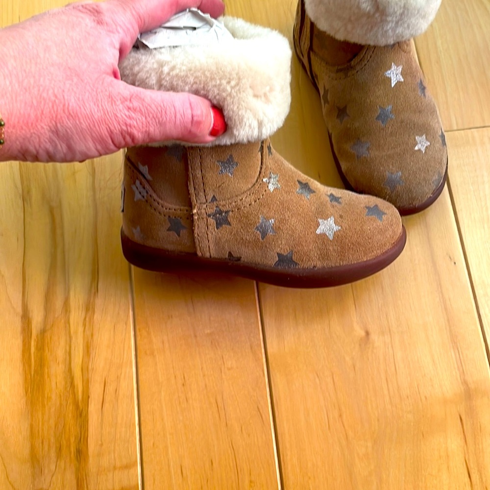 Girl UGG boots